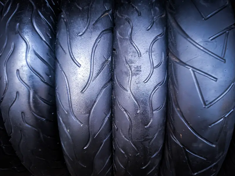 Sélection de pneus moto pour route, sport et touring chez Bomerée Pneus.